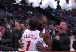 爱游戏APP-穆古鲁扎重要时刻重返赛场，快船带队取胜！-爱游戏APP